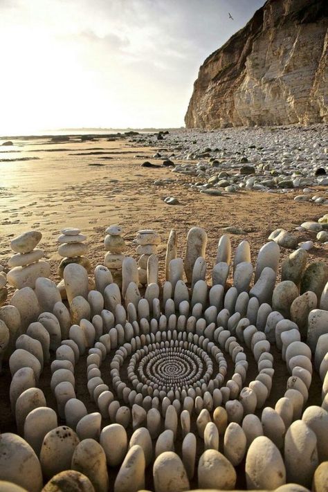 James Brunt Organizes Leaves and Rocks Into Elaborate Cairns and Mandalas | Colossal The Beach, Photography, Art, Nature