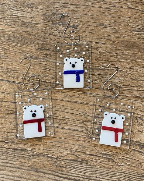 Fused Glass Magnets, Fused Glass Ideas For Beginners, Polar Bear Ornaments, Glass Snowman, Glass Fusion Ideas, Glass Christmas Decorations, Glass Magnets, Fused Glass Artwork, Fused Glass Ornaments