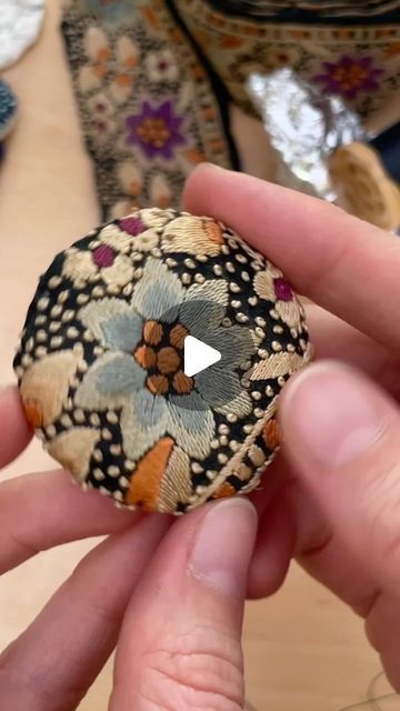 271K views · 7.3K likes | Heidi Parkes on Instagram: "This was my MOST popular reel of 2023. Make one with me! On-Demand Brooch Class link in bio. 
🧵🪡 
This brooch was made with a vintage sari hem and a repurposed lid from a spice jar. 🧲 Magnets optional- it also works great with a safety pin." Fabric Medal Brooch, Vintage Brooches Repurposed, Fabric Brooches Diy Tutorials, Diy Fabric Brooch, Scarf Pins Diy, Handmade Brooches Ideas, Yorkshire Buttons, Heidi Parkes, Magnetic Brooch