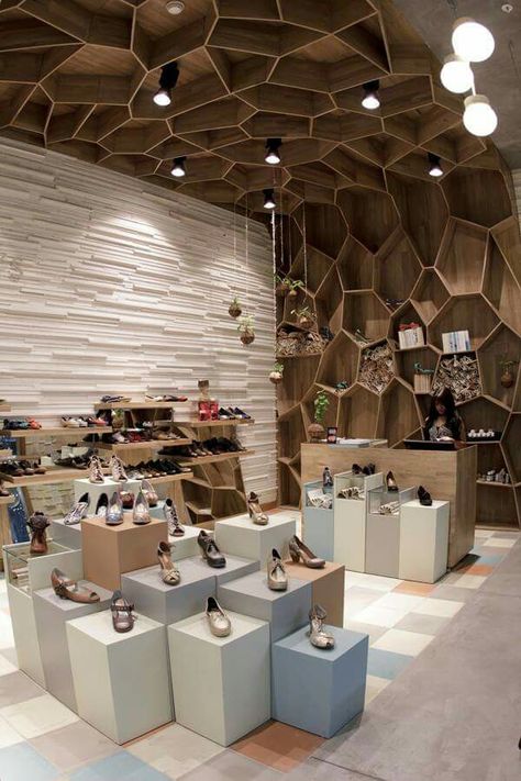 Voronoi cells Unique Bookcase, Shoe Store Design, Decoration Vitrine, Retail Lighting, Retail Interior Design, Retail Inspiration, Store Interiors, Renovation Design, Retail Store Design