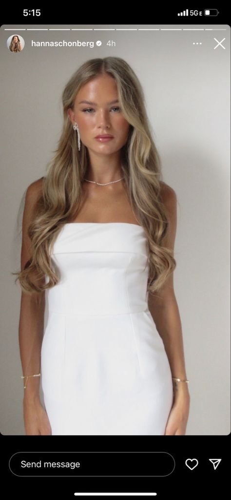 Wedding Curls, Bridesmaid Hair Inspo, Strapless Dress Hairstyles, Bridal Hair Down, Guest Hair, Bridesmaid Hair Makeup, Radiate Confidence, Braut Make-up, Blowout Hair