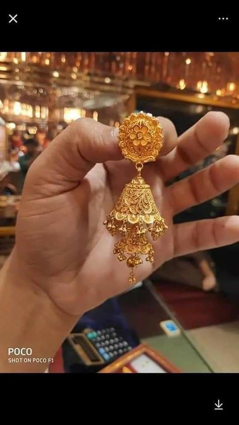 New Jhumka Designs Gold, Golden Jumkha, Gold Zumka Design, Jumkis Indian Jewelry Gold, Gold Jhumka Designs Indian Weddings, Gold Jhumki Indian Jewelry, Jumkis Indian Jewelry, Jhumki Designs Gold, Gold Necklace Set Bridal