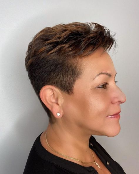 50 Best Pixie Cuts For Women Over 50 Short Pixie Hairstyle Women Over 50, Short Hair Styles Pixie Over 50, American Manicure, Sleek Bob Hairstyles, Short Cropped Hair, Shorts Hair, Short Spiked Hair, Crop Hair, Short Haircut Styles