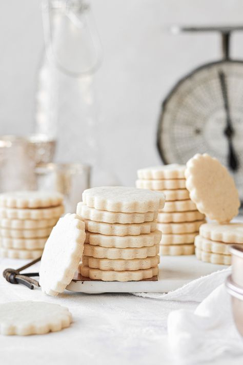 Shortbread Photography, Shortbread Aesthetic, Pecan Desserts Recipes, Spice Sugar Cookies, Pecan Pie Cookies, Pecan Desserts, Pumpkin Ice Cream, Buttery Shortbread Cookies, Buttery Shortbread