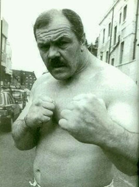 Lenny Mclean "The Guvnor" Lenny Mclean, Bare Knuckle Boxing, Vintage Boxer, Character Faces, Martial Arts Boxing, Boxing History, Bare Knuckle, Boxing Champions, Hard Men