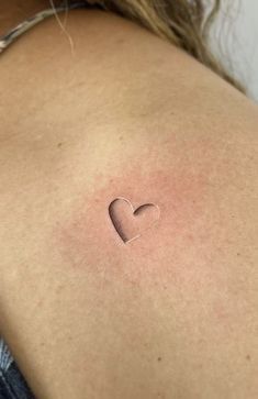 Small Discreet Tattoos, 3d Heart Tattoo, Miniature Tattoos, Simple Tattoos For Women, Small Heart Tattoos, Unghie Sfumate, Hidden Tattoos, Cool Small Tattoos, Discreet Tattoos