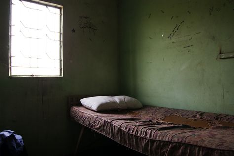 My dirty bed | Flickr - Photo Sharing! Poor Room, Ugly Bedroom, Dirty Room, Interior Minimal, Aesthetic Core, Mattress On Floor, Messy Room, Instagram Wallpaper, Kolkata