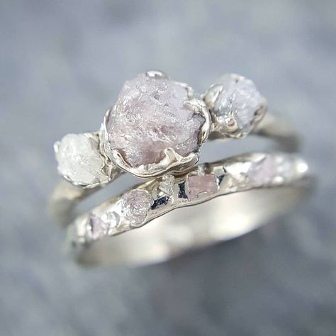 I really like the raw gem look <3 Gem Wedding Rings, Bling Engagement Ring, Vintage Oval Engagement Rings, Simple Unique Engagement Rings, Raw Stone Engagement Rings, Wedding Rings Sets His And Hers, Stone Wedding Ring, Princess Diamond Engagement Rings, Gemstone Wedding Rings