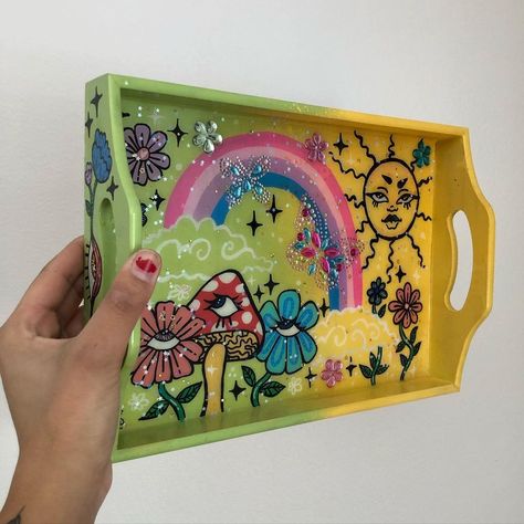 Resin Crafts Trays, Diy Crafts Resin, Rolling Tray Clay Ideas, Air Dry Clay Rolling Tray Diy, Ash Tray Painting Ideas, Clay Rolling Tray Diy, Diy Rolling Tray Ideas Resin, Cute Rolling Tray Ideas, Resin Rolling Tray Ideas