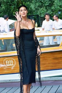 6 Basic Body Types- Find Your Own Style           -            Deria - Fashion Blogger and İnfluencer Monica Belluci Style, Malena Monica Bellucci, Seductive Style, Fest Outfits, Paris Chic, Italian Actress, Moda Chic, Elegant Feminine, Monica Bellucci