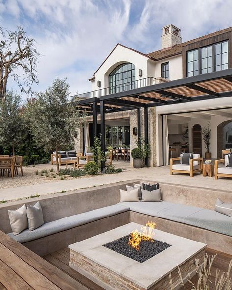 French Transitional, Sunken Patio, Sunken Fire Pits, California Contemporary, Garden Studio, Built In Bench, Dream House Exterior, Dream Home Design, Living Design