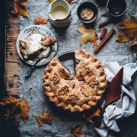 Linda Lomelino (@linda_lomelino) • Instagram photos and videos Apple Pie Photography, Double Pie Crust Recipe, Pie Photography, Call Me Cupcake, Chocolate Fudge Frosting, Best Pie, Flaky Salt, Apple Filling, Gingerbread Cake