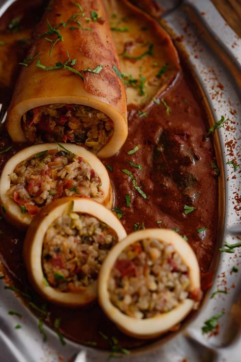 This delicious Stuffed Squid with rice is served along with a very flavorful and rich tomato sauce that's perfect for bread dipping! #stuffed #squid #withrice #insauce Fish And Shellfish Recipes, Stuffed Squid Recipes, Gourmet Fish Recipes, Stuffed Fish Recipes, Squid Food, Christmas Seafood, Stuffed Calamari, Squid Dishes, Stuffed Squid