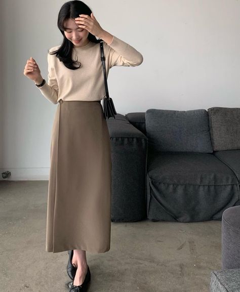 Work Outfit Skirt Professional, Startup Outfit, Style Kantor, Elegant Casual Dress, Everyday Casual Outfits, Korean Fashion Outfits, Hijabi Outfits Casual, Muslim Fashion Dress, Muslim Fashion Outfits