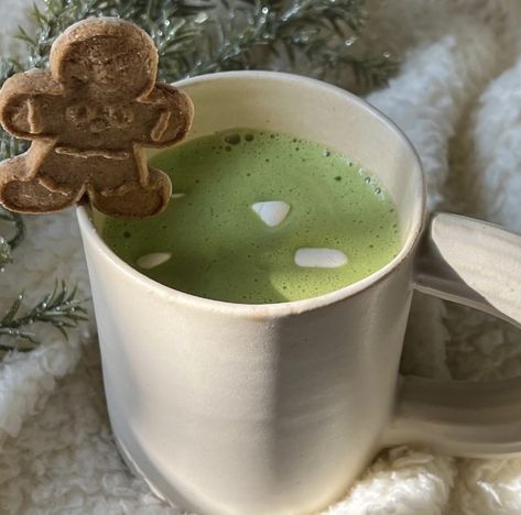 Hot White Chocolate, Gingerbread Christmas Cookies, Green Tea Matcha, Vanilla Marshmallows, Gingerbread Christmas, Matcha Green Tea, Marshmallows, Winter Christmas, White Chocolate