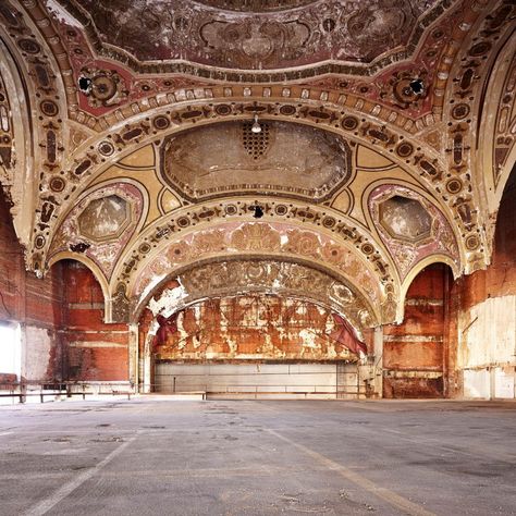 Philip Jarmain captures Detroit's abandoned and demolished art deco buildings Detroit Ruins, Crumbling Buildings, Abandoned Detroit, Atlanta Downtown, Stone Chapel, Visit Detroit, Public Aquarium, Architecture Elements, Detroit Art