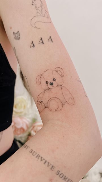 Tattoo Of Teddy Bear, Stuffed Bear Tattoo, Tiny Bear Tattoo, Dainty Tattoo Sleeve, Teddy Bear Tattoo Designs, Cute Bear Tattoo, Teddy Tattoo, Teddy Bear Tattoo, Fineline Tattoos