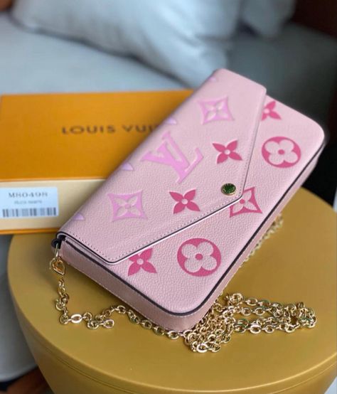 Tas Louis Vuitton, Louis Bag, Sac Louis Vuitton, Luxury Bags Collection, Aesthetic Bags, Louis Vuitton Pink, Handbag Essentials, Girly Bags, Lv Bags