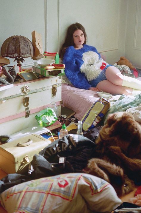 Maya Fuhr Garbage Girls Indie Sleaze Bedroom, Nostalgia Aesthetic Photography, Messy Room Aesthetic, Photography Environment, Messy Bedroom, Female Of The Species, Environmental Portraits, Wild Girl, Indie Sleaze