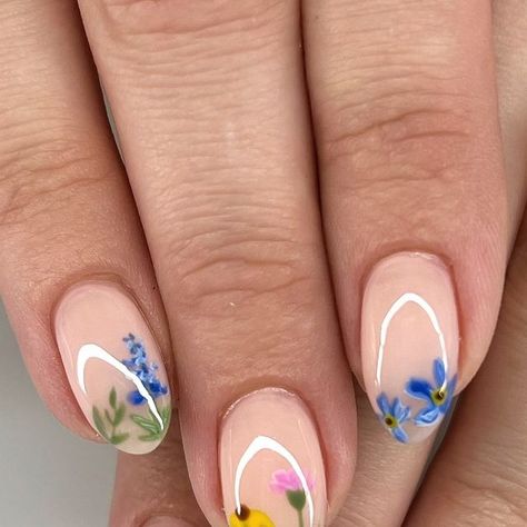 ★ VIV | ꋊꋬ꒐꒒ ꋬꋪ꓄꒐ꇙ꓄ ★ on Instagram: "texas wildflowers 🤠  why did they tell us it was illegal to pick bluebonnets when we were kids??  #floralnails #wildflowernails #flowernails #beenails #dallasnailtech #luxaaf" Blue Bonnet Nails, Bluebonnet Nails, Wild Flower Nails, Texas Wildflowers, Bee Nails, Blue Bonnet, Blue Bonnets, Floral Nails, Nails Inspo