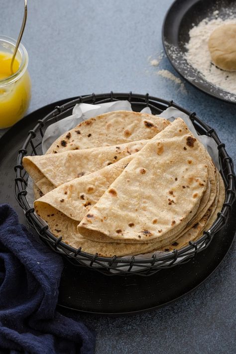 Chapati Aesthetic, Roti Photography, Chapati Recipe Indian, Chapatis Indian, Jnv Life, Naan Bread Recipe Easy, Homemade Chapati, Aesthetic Challenge, Ram Pic