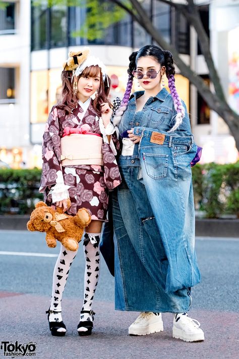 Japanese Handmade Denim Kimono & Floral Street Styles w/ Fenty x Puma & VidaKush Japanese Inspired Outfits, Japanese Street Fashion Women, Modern Kimono Fashion Outfits, Modern Kimono Fashion, Kimono Street Style, Short Kimono Dress, Harajuku Outfit, Kimono Costume, Denim Kimono