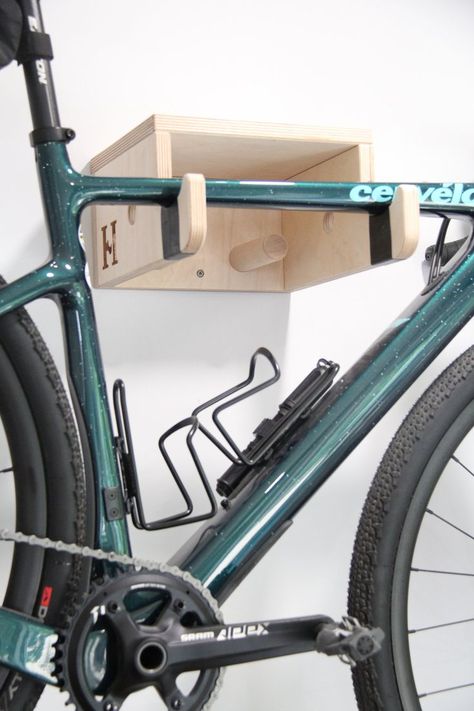 Diy Bicycle Storage, Spare Room Storage Ideas, Wall Bike Rack, Bike Wall Storage, Easy Garage Storage, Bicycle Bar, Bike Rack Garage, Wall Mount Bike Rack, Bike Rack Wall