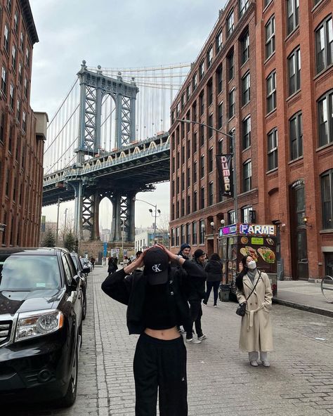 Dumbo Insta: @hannali_is New York Poses, Dumbo Brooklyn Bridge, Dumbo Brooklyn, Photo Inspo, Brooklyn Bridge, Picture Ideas, Brooklyn, Vision Board, Bridge