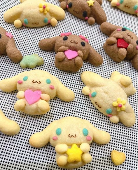 Sanrio Themed Food, Cinnamoroll Cookies, Sanrio Treats, Sanrio Baking, Picnic Baking, Sanrio Picnic, Cinnamoroll Food, Cinnamoroll And Mocha, Sanrio Desserts