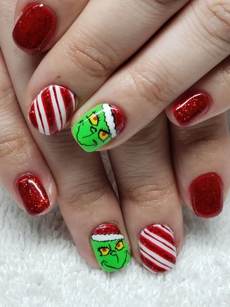 Grinch Nail Stickers, Easy Grinch Nails Designs, Christmas Nails Grinch Easy, Grinch Face Nails, Grinch Gel Nail Designs, Christmas Nails The Grinch, Grinch Fingernails, Christmas Nail Designs Grinch, Xmas Pedicure Ideas