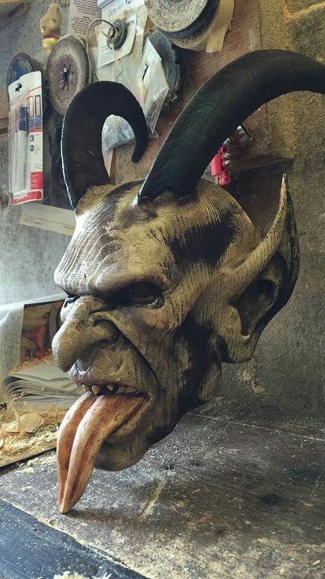 Halloween Sculptures, Krampus Art, Animal Mask, Krampus Mask, Mascara Oni, Creepy Masks, Horror Masks, Scary Halloween Costumes, Ange Demon