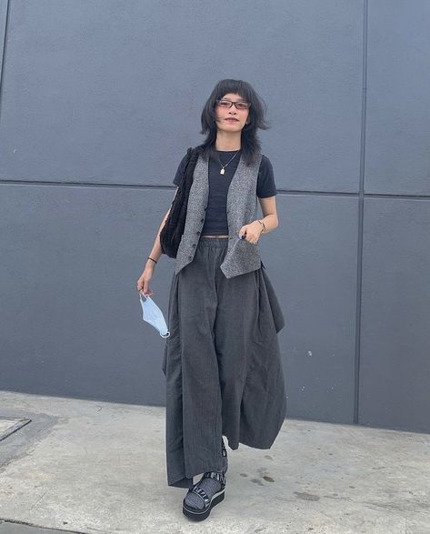 Layered Fits Aesthetic, Grey Outfit Aesthetic, Officecore Fashion, Miss Americana, Summer Goth, Outfit Vintage, Outfits Fashion, Looks Style, Outfits Casuales