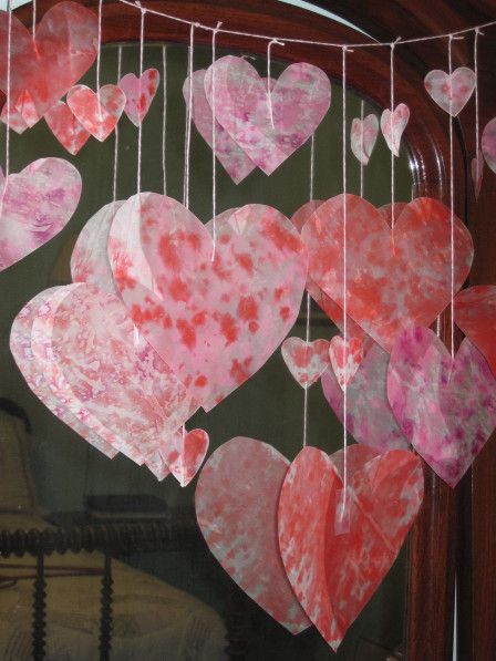 Wax Paper Heart over mirror Valentine Craft Ideas, Making Crayons, Waxed Paper, Crayon Heart, Wax Art, Melting Crayons, Heart Strings, Crafty Kids, Vintage Sheet Music