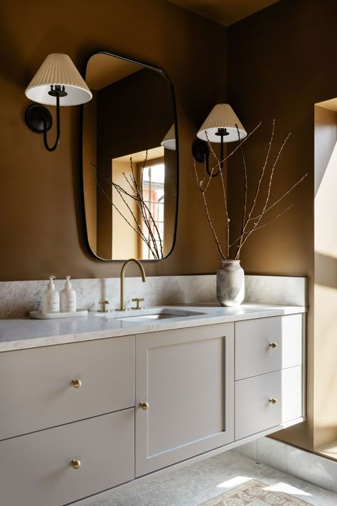 See how designers Addie & Caycee Coffield of family studio Living Proper created a timeless warm homes for their clients filled with fresh accents and details. 1930s Cottage, No Upper Cabinets, Moody Bathroom, Studio Living, Primary Bathroom, Upstairs Bathrooms, Boise Idaho, Dining Nook, Cottage Home