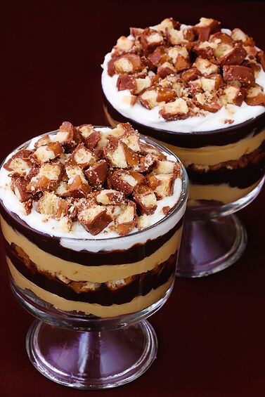 Chocolate Fudge Sauce, Trifle Desserts, Trifle Recipe, Homemade Whipped Cream, Mousse Recipes, Köstliche Desserts, Yummy Sweets, How Sweet Eats, Eat Dessert