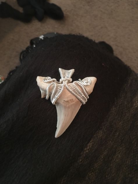 Wire Wrapped Bones, Wire Wrap Shark Tooth, Shark Tooth Jewelry, Wire Wrapped Shark Tooth, Wire Wrapped Jewelry Rings, Shark Teeth Jewelry, Sharks Teeth, Wrapping Inspiration, Shark Pendant