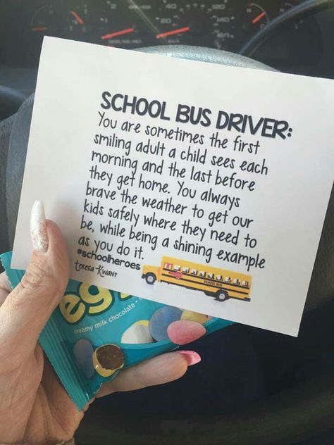 Administration Day Gift Ideas, Free Printable Bus Driver Appreciation Tags, Bus Driver Appreciation Gifts Printables, Bus Appreciation Week, Bus Driver Appreciation Day, School Bus Driver Appreciation Gifts, Free Bus Driver Appreciation Printables, Bud Driver Appreciation, Diy Bus Driver Gifts End Of Year