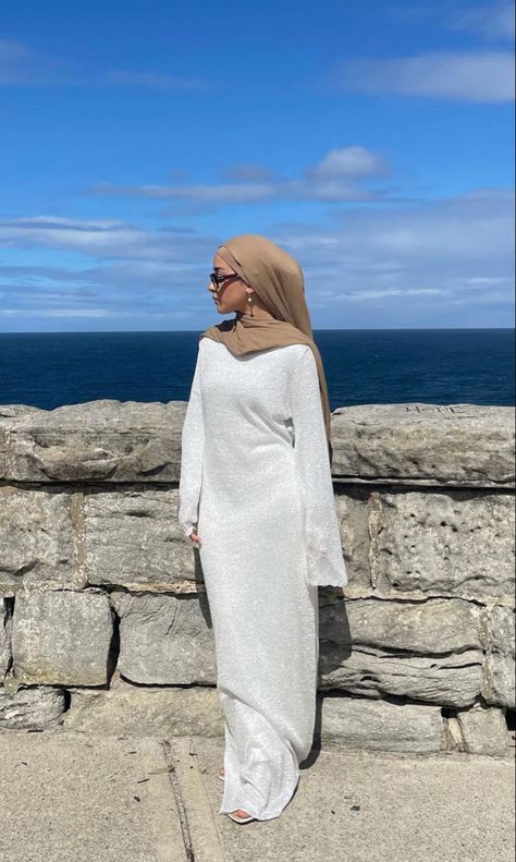 Hijabi Summer Outfits 2024, Hijabi Summer Dresses, Hijabi Summer Fits, Summer Outfit Hijab, Classy Hijab Outfits, Modest Summer Fits, Modest Summer Outfits Muslim, Hijabi Beach Outfit, Modest Fashion Muslimah