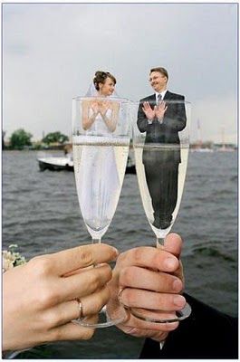 really bad wedding photography - how hilariously bad is this!? Worst Wedding Photos, Crazy Wedding Photos, Tacky Wedding, Awkward Wedding Photos, Funny Wedding Pictures, Wedding Fail, Crazy Wedding, Awkward Photos, Russian Wedding