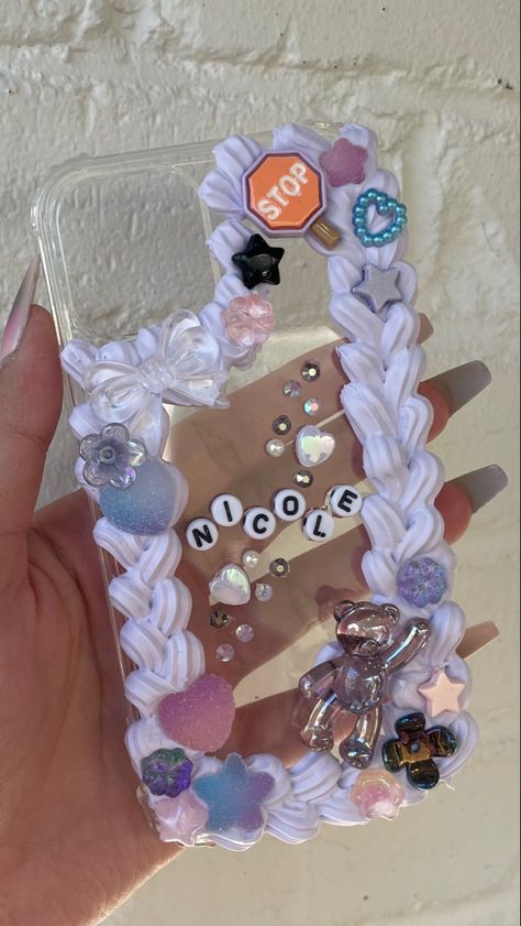 Decoden Phone Case Photocard, Customized Phone Cases Ideas, Craft Phone Case, Cake Phone Case Diy, Caulk Phone Case, Cream Glue Phone Case Ideas, Diy Decoden Phone Case, Case Iphone Diy, Decoden Phone Case Ideas