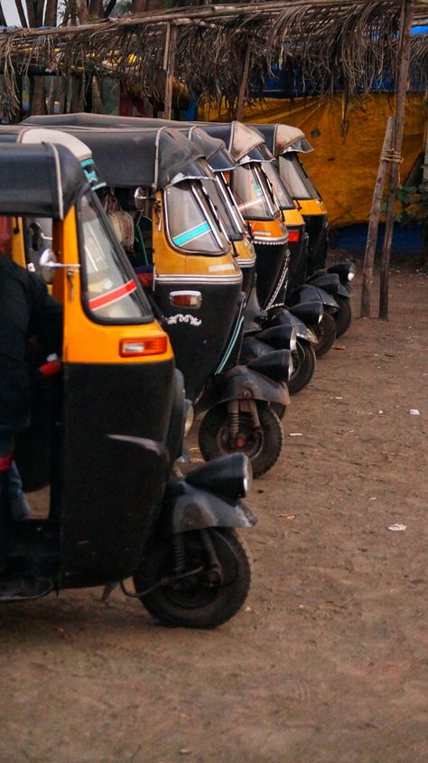 Autoriksha Autorickshaw Aesthetic, Oc Stuff, Desi Aesthetic, Pics Inspo, Cute Krishna, Photography Inspo, Art Logo, Mumbai, Street Photography