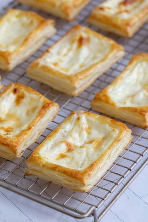 Starbucks Cheese Danish, Puff Pastry Recipes Dessert, Cheese Danish Recipe, Pastries Recipes Dessert, Cream Cheese Danish, Puff Pastry Desserts, Cheese Danish, Breakfast Sweets, Homemade Pastries