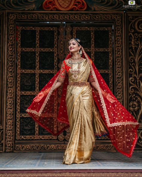 Bride In Kanjivaram Saree, Golden Bridal Saree Indian Weddings, Bridal Saree Telugu, Brides In Kanjivaram Saree, South Indian Golden Saree Look, Bridal Saree Look For Wedding South Indian, Latest South Indian Bride Look, Hindu Wedding Saree Brides, Telugu Bride Poses