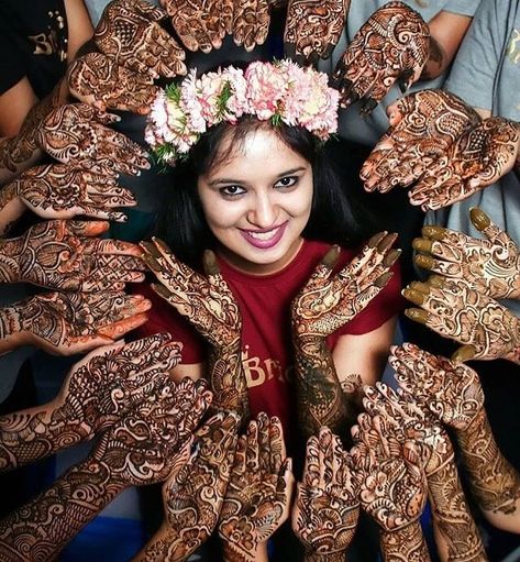 Woow the beautiful glimpse of mehendi ceremony | happy bride along her friends poseing her mehndi ......what are you going to do on your… Mehendi Photography, शादी की तस्वीरें, Indian Bride Photography Poses, Bridesmaid Photoshoot, Indian Wedding Poses, Marriage Photography, Indian Wedding Photography Couples, Bridal Photography Poses, Indian Wedding Couple Photography