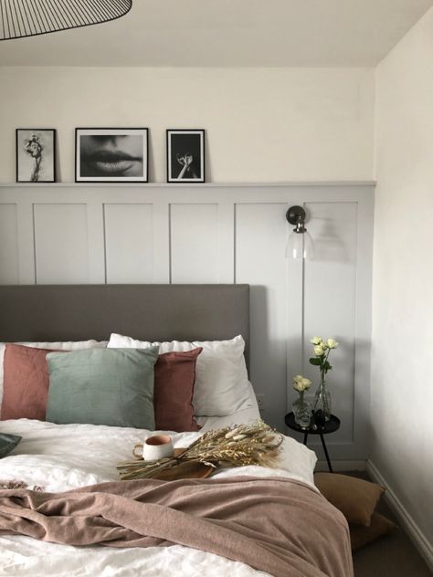 Feature wall . Wooden panelling behind bed Feature Wall Bedroom, Wall Panels Bedroom, Gorgeous Bedrooms, Bedroom Accent, Accent Wall Bedroom, Bedroom Panel, Wood Bedroom, Spare Bedroom, Wallpaper Living Room