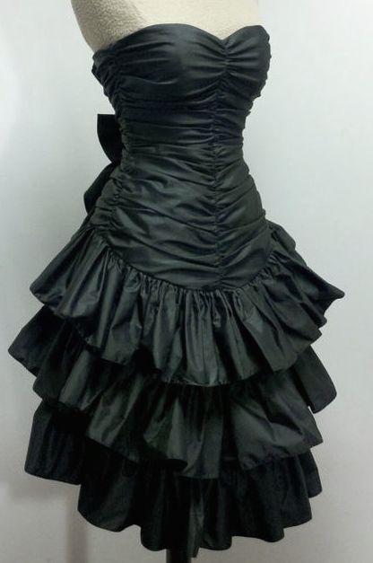 Halloween Ball Dress, Goth Prom Dress Short, Grunge Quinceanera Dresses, Goth Dress Formal Short, Emo Hoco Dresses, Goth Hoco Dress, Emo Sweet 16, Masquerade Homecoming Dress, Emo Dress Outfit