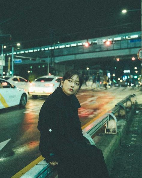 Jihoon Yang Photography Caracas, Pre Debut Photoshoot, Street Photography Model, Street Photography Portrait, Light Movie, Debut Photoshoot, Night Portrait, 사진 촬영 포즈, Street Portrait