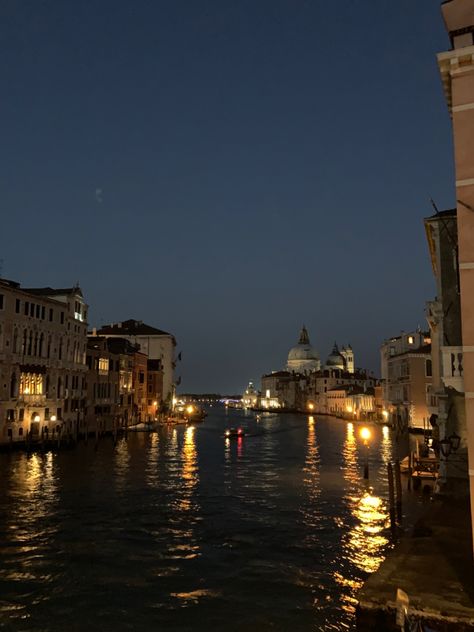 Italy Aesthetic At Night, Italy Night Life, Italy Night Aesthetic, Italy Core, Italy Scenery, Night In Italy, Europe Night, Italy Cities, Venice Night