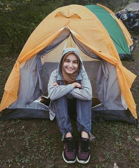 Outfit Camping Hijab, Ootd Camping, Shortish Hair, Camping Outfits For Women, Outfits Hijab, Syar I, Casual Hijab, Casual Hijab Outfit, Hijab Chic