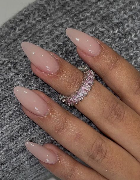 Natural Color Almond Shape Nails, Sleek Acrylic Nails, Pointy Round Acrylic Nails, Polygel Nail Inspo Almond, Almond Gel Nails Solid Color, Kylie Jenner Almond Nails, Light Blush Pink Nails, Dainty Almond Acrylic Nails, Clear Round Nails